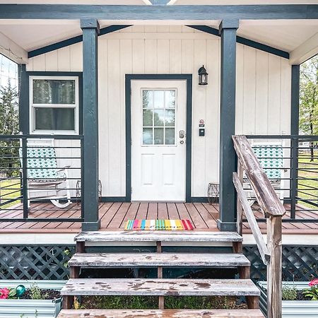 Private Tiny Home Royal Ridge Getaway エクステリア 写真