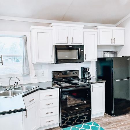 Private Tiny Home Royal Ridge Getaway エクステリア 写真