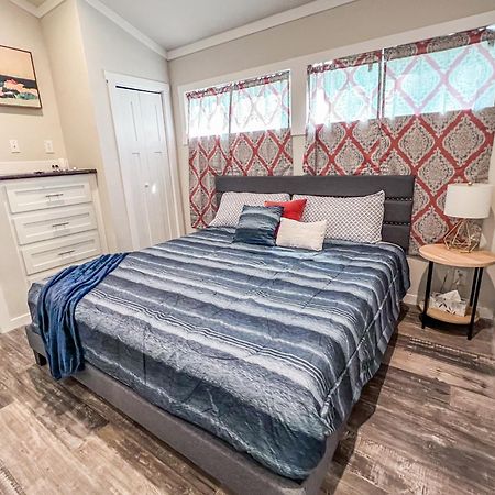 Private Tiny Home Royal Ridge Getaway エクステリア 写真