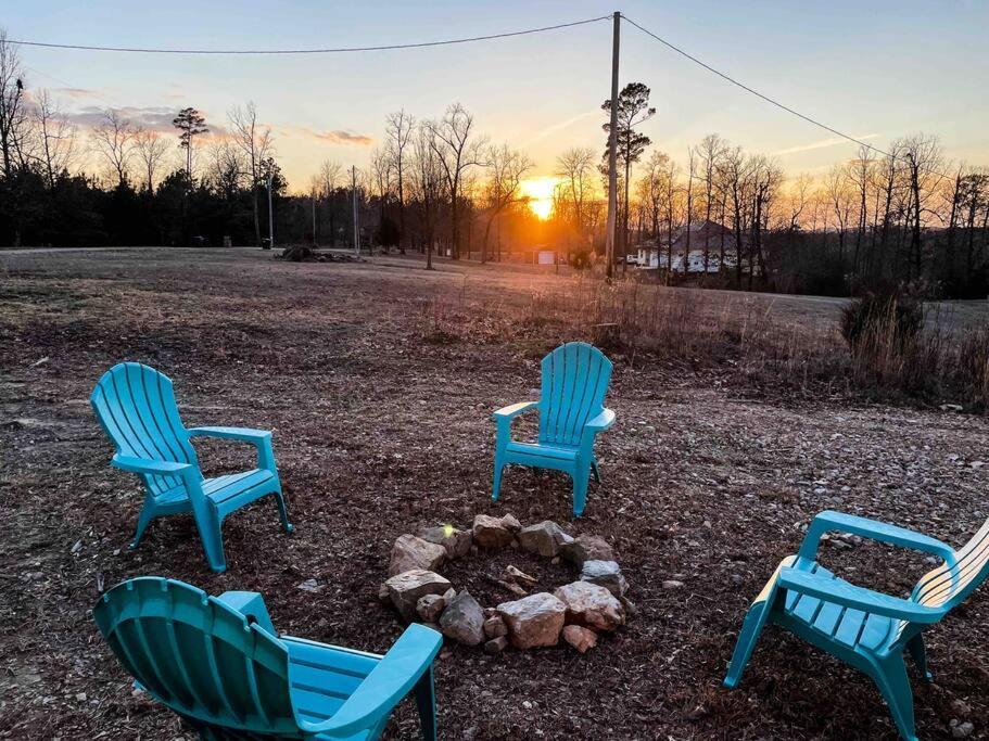 Private Tiny Home Royal Ridge Getaway エクステリア 写真