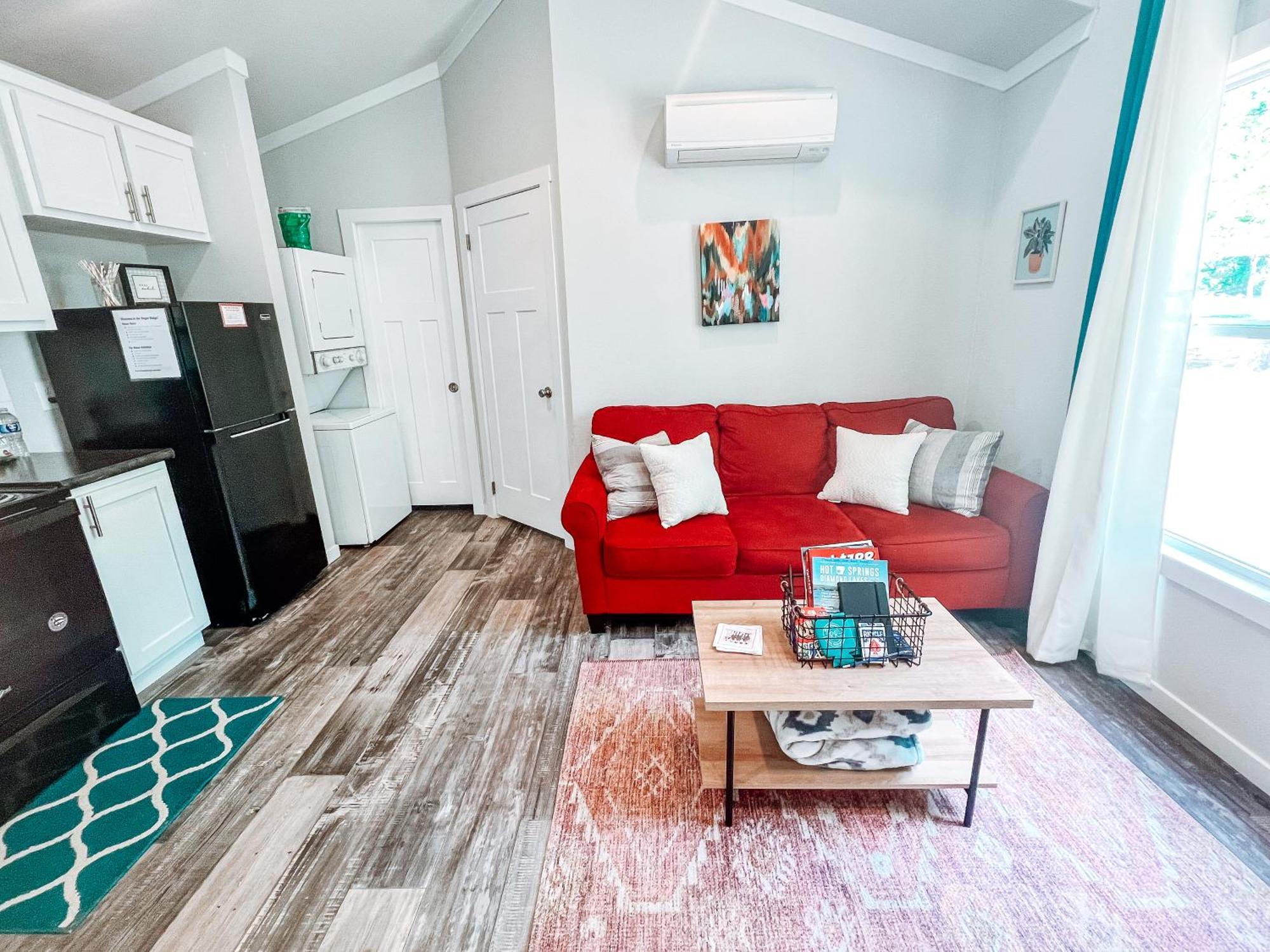 Private Tiny Home Royal Ridge Getaway エクステリア 写真